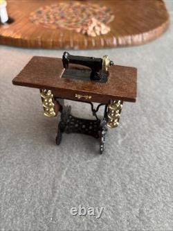 Santa's Workshop Ceramic Mold 1981 Christmas Village Christmas Tree Lighted VTG