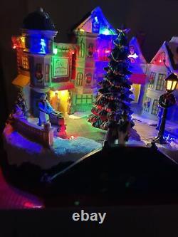 St. Nicholas Square Lighted Village Plaza Pizza Boutique Christmas Tree Animated