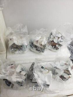 THOMAS KINKADE Cottage Winter Memories ILLUMINATED HOUSE ORNAMENTS