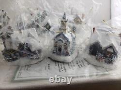 THOMAS KINKADE Cottage Winter Memories ILLUMINATED HOUSE ORNAMENTS