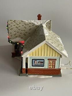 The Flamingo Motel Dept 56 799930 Snow Village Christmas Illuminated with Extras