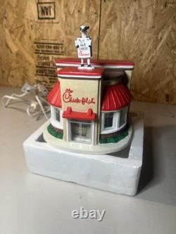 ULTRA RARE! Chick-fil-A Dept 56 like light up restaurant