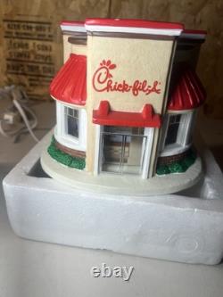 ULTRA RARE! Chick-fil-A Dept 56 like light up restaurant