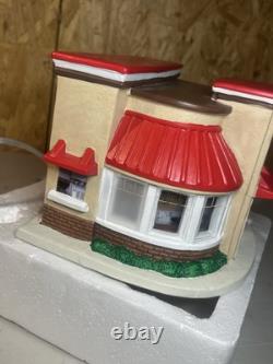 ULTRA RARE! Chick-fil-A Dept 56 like light up restaurant