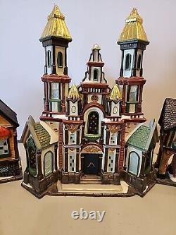 VINTAGE CHRISTMAS VILLAGE TRADITIONS 39 PIECE LIGHTED with BOX COMPLETE. G. C