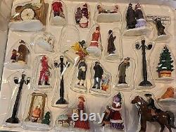 VINTAGE CHRISTMAS VILLAGE TRADITIONS 39 PIECE LIGHTED with BOX COMPLETE. G. C