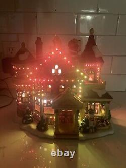 VTG 2003-Village Square- Victorian house with Santa-Fiber optic Lighting-TESTED