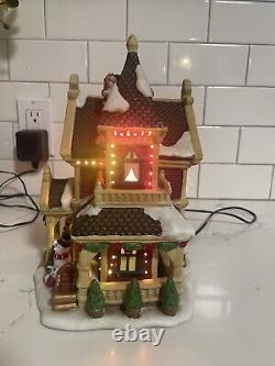 VTG 2003-Village Square- Victorian house with Santa-Fiber optic Lighting-TESTED