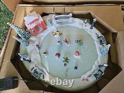 VTG Mr Christmas Holiday Skaters Victorian Christmas Village Ice Rink Animated