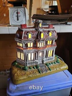Vintage 1977 Byron Molds Ceramic Haunted Mansion XL, Lighted 2 Piece