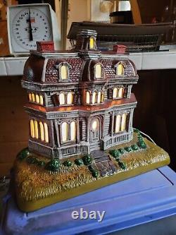Vintage 1977 Byron Molds Ceramic Haunted Mansion XL, Lighted 2 Piece