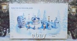 Vintage 1997 Trendmasters Winter Wonderland Christmas Skating Pond Moving Music