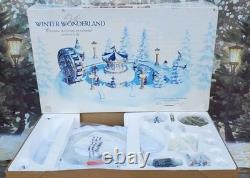 Vintage 1997 Trendmasters Winter Wonderland Christmas Skating Pond Moving Music