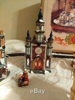 Vintage Grandeur Noel 42 piece Train Village 2001 Christmas Village, miss 2 fig