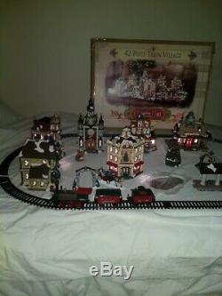 Vintage Grandeur Noel 42 piece Train Village 2001 Christmas Village, miss 2 fig