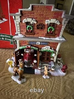 Vintage Warner Brothers Christmas Fire House Year 2000 Scooby Scrappy