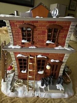 Vintage Warner Brothers Christmas Fire House Year 2000 Scooby Scrappy