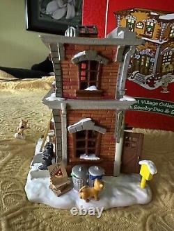 Vintage Warner Brothers Christmas Fire House Year 2000 Scooby Scrappy