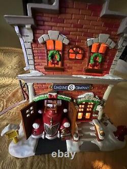 Vintage Warner Brothers Christmas Fire House Year 2000 Scooby Scrappy