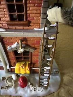 Vintage Warner Brothers Christmas Fire House Year 2000 Scooby Scrappy